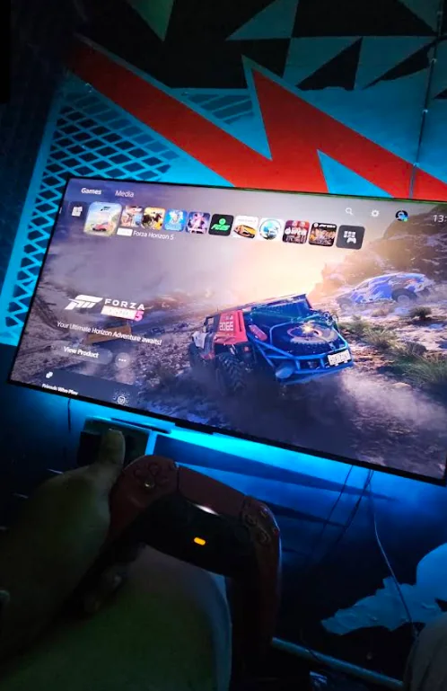 Console gaming screen